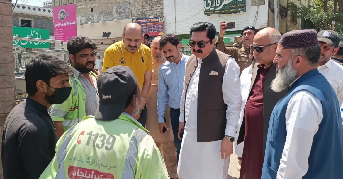 ڈپٹی کمشنر گجرات کا دورہ ڈنگہ، صفائی کی صورتحال کا تفصیلی جائزہ