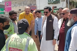 ڈپٹی کمشنر گجرات کا دورہ ڈنگہ، صفائی کی صورتحال کا تفصیلی جائزہ