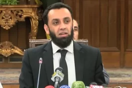 آرمی چیف معیشت کی بحالی میں حکومت کے ساتھ کھڑے ہیں، عطا تارڑ