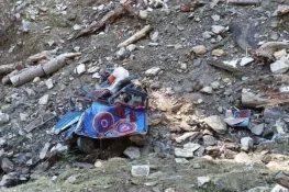 جیپ کھائی میں گرنے سے 4 خواتین جاں بحق