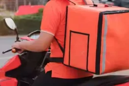 ڈنگہ: پیزا ڈلیوری بوائے ڈکیتی کا نشانہ بن گیا، ہزاروں روپے اور موبائل فونز چھین لیے گئے