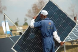 پاکستان سولر پینلز درآمد کرنے والا دنیا کا سب سے بڑا ملک بن گیا