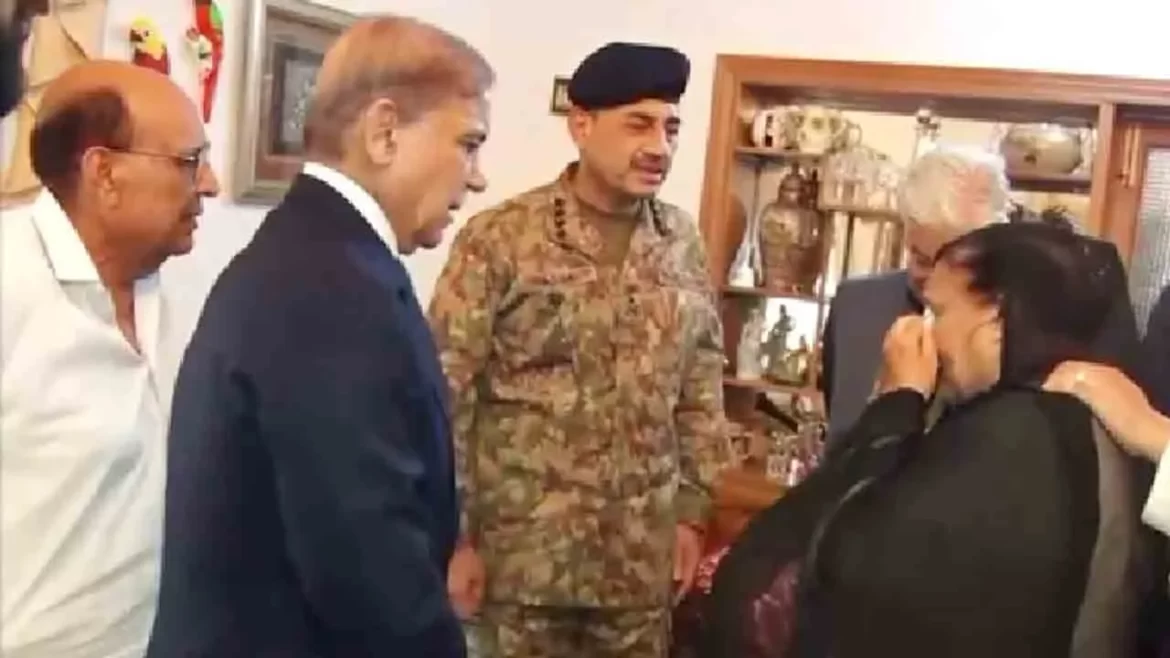 وزیراعظم اور آرمی چیف کی سکواڈرن لیڈر عثمان یوسف شہید کے گھر آمد، اہل خانہ سے اظہار تعزیت