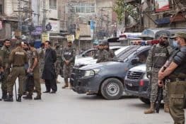 لاہور میں مبینہ پولیس مقابلہ: تین ڈاکو ہلاک، خاتون سے زیادتی کا انکشاف