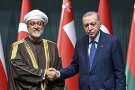 ترکیہ و عمان کے سفیروں کی ایڈمرل سے اہم دفاعی ملاقاتیں