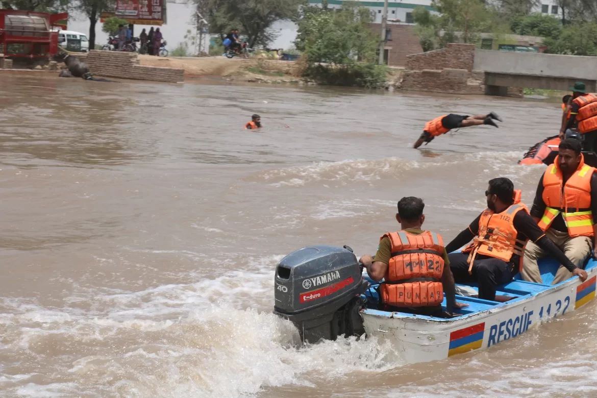 ضلعی انتظامیہ اور ریسکیو 1122 کے زیر اہتمام سیلاب سے نمٹنے کی فلڈ موک ایکسرسائز