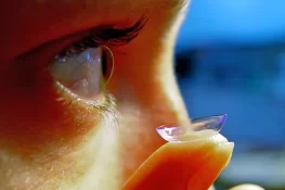 سائنس دانوں نے اندھیرے میں دیکھنے والے جدید کانٹیکٹ لینس تیار کر لیے