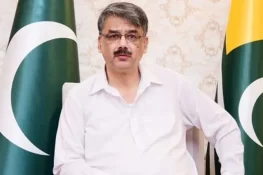 وزیراعظم آزاد کشمیر کی متاثرین سے اظہار یکجہتی، زخمیوں میں امدادی چیک تقسیم