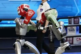 چین میں دنیا کا پہلا روبوٹس باکسنگ میچ، انسانوں کے کنٹرول میں مشینی مقابلے