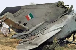 پاک فضائیہ کے جوابی وار سے بھارتی طیارے مختلف مقامات پر تباہ، متعدد پائلٹس زخمی یا لاپتہ