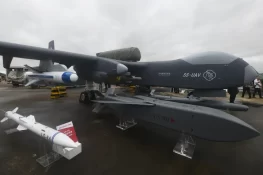 چین نے 100 ڈرونز ایک ساتھ کیری کرنیوالا ڈرون تیار کرلیا