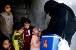 پاکستان میں سال 2025 کی تیسری قومی انسدادِ پولیو مہم کا آغاز، لاکھوں بچوں کو پولیو ویکسین دی جائے گی