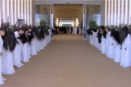 ٹرمپ کے استقبال میں اماراتی لڑکیوں کا رقص، سوشل میڈیا پر تنقید کیوں ہوئی؟