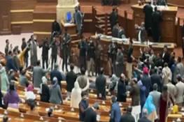 پنجاب اسمبلی میں ہنگامہ آرائی، اسپیکر نے 26 اپوزیشن ارکان کو معطل کر دیا