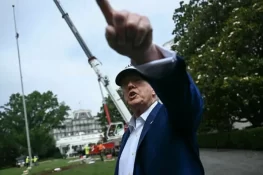 ٹرمپ کی ایران پر حملے کی منظوری، جنگی بحری جہاز بحیرۂ روم اور عرب سمندر میں تعینات