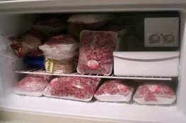 قربانی کا گوشت فریج میں رکھنے سے انکار پر شہری کا دکاندار پر تشدد، مقدمہ درج