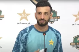 شان مسعود کی ٹیسٹ کپتانی خطرے میں، تبدیلی کا امکان بڑھ گیا