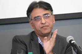 پاکستان خطرناک سیاسی دلدل میں پھنسا ہے، حکومت ہوش کے ناخن لے، اسد عمر