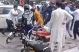 لاہور: ٹریفک وارڈن پر وکلا کا تشدد، 3 افراد گرفتار