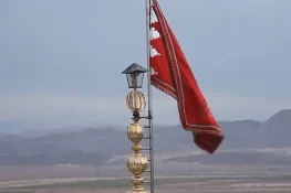 ایران: مسجد جُمکران پر سرخ پرچم لہرا دیا گیا، انتقام کا مطالبہ