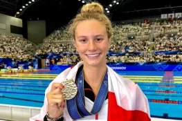 کینیڈین سوئمر سمر میکنٹوش کا ایک اور عالمی ریکارڈ، 200 میٹر میڈلے میں تاریخ رقم