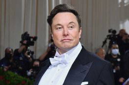 ایلون مسک نے 2024 میں اپنی کمپنی سے کتنی تنخواہ لی؟