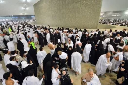 منیٰ: حجاج کرام آج بڑے شیطان کی رمی کے بعد قربانی اور احرام کھولنے کے مراحل مکمل کریں گے