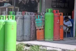 گجرات: ایل پی جی دکانوں پر چھاپے، دکانداروں کا احتجاج، کاروبار بند