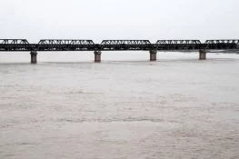 بھارتی آبی جارحیت: چناب میں پانی کی سطح خطرناک حد تک بلند، سیلاب کا خدشہ