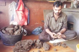 300 روپے کی نسوار چوری پر مقدمہ درج