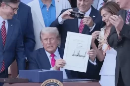 ڈونلڈ ٹرمپ کے بگ بیوٹی فل بل پر دستخط، غزہ میں جنگ بندی کا امکان