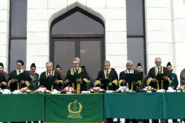 سندھ، پشاور اور اسلام آباد ہائیکورٹس کے نئے چیف جسٹس صاحبان نے حلف اٹھا لیا