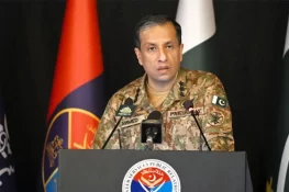 ڈی جی آئی ایس پی آر کا کشمیر یونیورسٹی مظفر آباد کا دورہ، طلبہ سے ملاقات