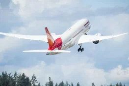 پاکستان نے بھارت کیلئے فضائی حدود کی بندش ایک ماہ مزید بڑھا دی