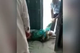 شیخوپورہ: بزرگ بھکارن کو گھسیٹنے والا سیکیورٹی گارڈ معطل