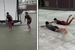 لاہور کی بارش میں بابر اعظم اور نسیم شاہ "بچے” بن گئے، ویڈیو سوشل میڈیا پر وائرل
