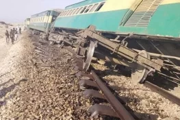 شکارپور میں جعفر ایکسپریس پر دھماکا، 3 بوگیاں پٹڑی سے اتر گئیں