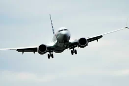 لاہور سے کراچی جانے والی نجی پرواز حادثے سے بال بال بچ گئی، قیصر نظامانی بھی سوار تھے