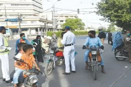 کراچی میں ٹریفک عدالتیں قائم کرنے کا فیصلہ، سنگین خلاف ورزی پر جرمانہ