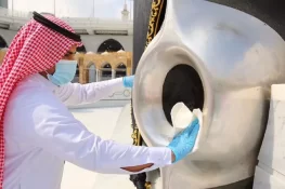 کعبہ شریف کو سالانہ غسل، آبِ زم زم اور عرقِ گلاب سے روح پرور تقریب