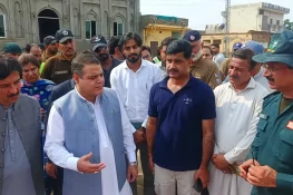 کمشنر راولپنڈی کا فلڈ ریلیف کیمپ کا دورہ، ریسکیو آپریشن کی کارکردگی کو سراہا