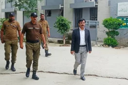 ڈپٹی کمشنر جہلم کا ڈی ایچ کیو اسپتال کا دورہ