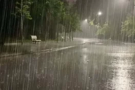 لاہور سمیت پنجاب کے مختلف شہروں میں طوفانی بارش، بجلی بند