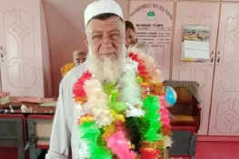 55 سالہ بزرگ نے میٹرک کا امتحان امتیازی نمبروں سے پاس کر لیا