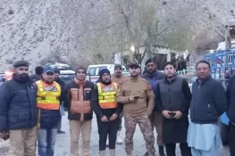 دیوسائی اور بابوسر میں پھنسے سیاحوں کی بحفاظت منتقلی، پاک فوج کا ریسکیو آپریشن جاری