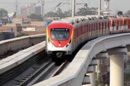 میٹرو بس اور اورنج لائن کے لیے ڈیجیٹل پیمنٹ سسٹم متعارف، الیکٹرک رکشہ اور ٹی کیش کارڈ لانے کا فیصلہ