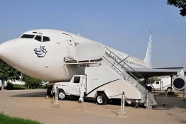 چوبرجی چوک میں کھڑے پی آئی اے کے طیارے کی تزئین و آرائش کا آغاز، 14 اگست تک مکمل ہونے کا امکان