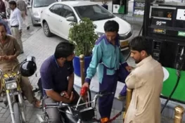 عوام کا پٹرولیم قیمتوں میں کمی کا مطالبہ، مہنگائی پر شدید تشویش
