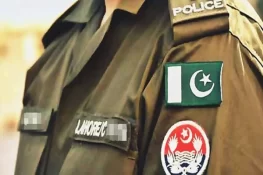 گجرات: پولیس مقابلے میں گھر میں ڈکیتی کے دو خطرناک ملزمان زخمی حالت میں گرفتار