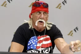 معروف ریسلر ہلک ہاگن 71 برس کی عمر میں انتقال کر گئے